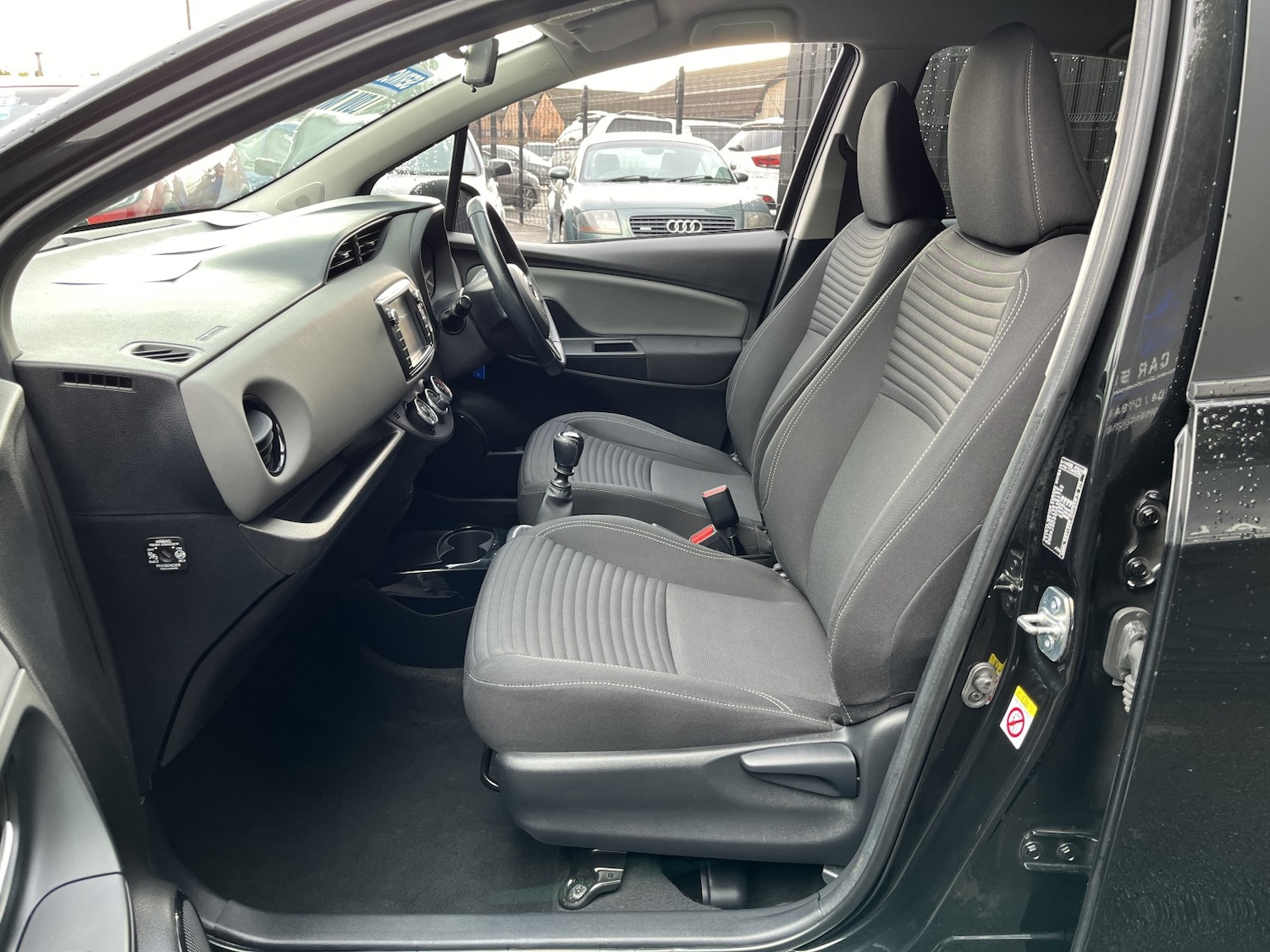 Used Toyota Yaris 2016 for sale - 76268591: Photo 13