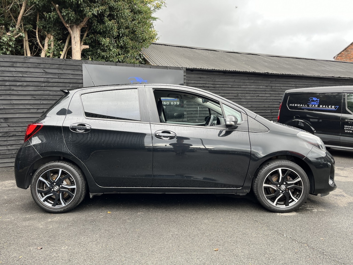 Used Toyota Yaris 2016 for sale - 76268591: Photo 2