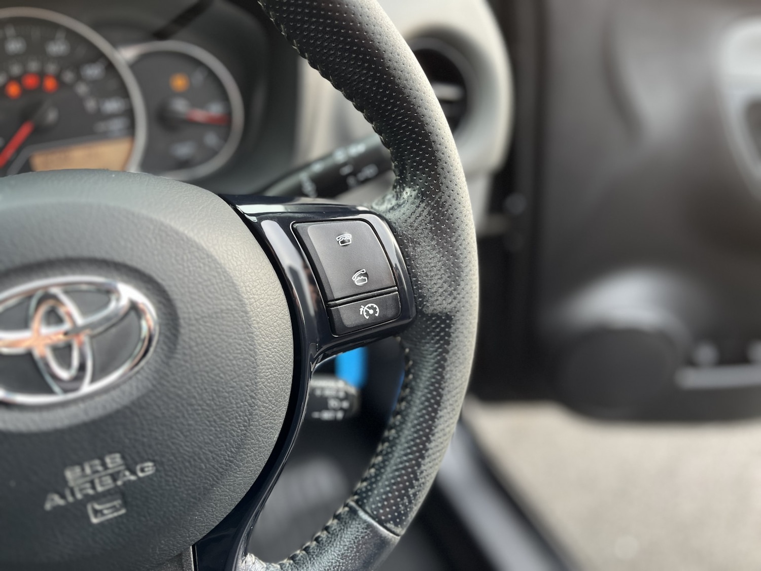 Used Toyota Yaris 2016 for sale - 76268591: Photo 24