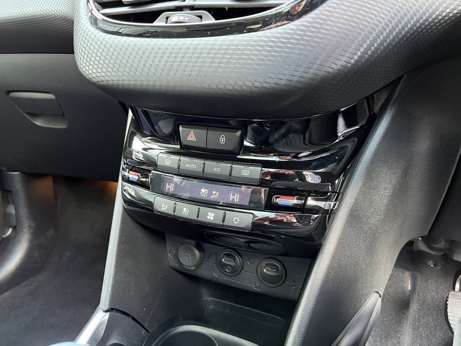 Used Peugeot 2008 2014 for sale - 77237128: Photo 20