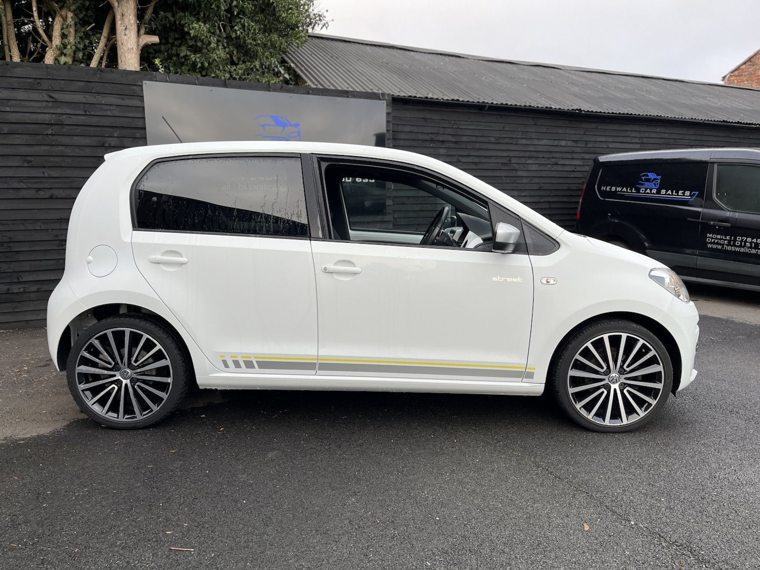 Used Volkswagen up! 2016 for sale - 77237136: Photo 2