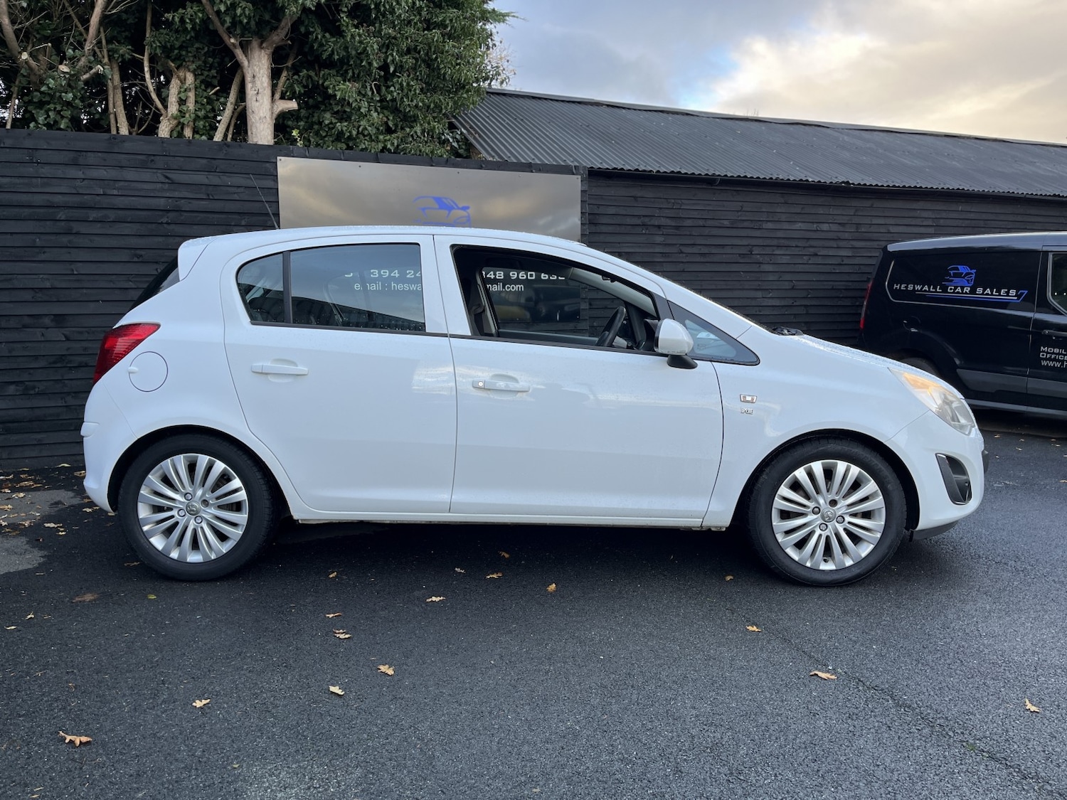 Used Vauxhall Corsa 2011 for sale - 76769690: Photo 2