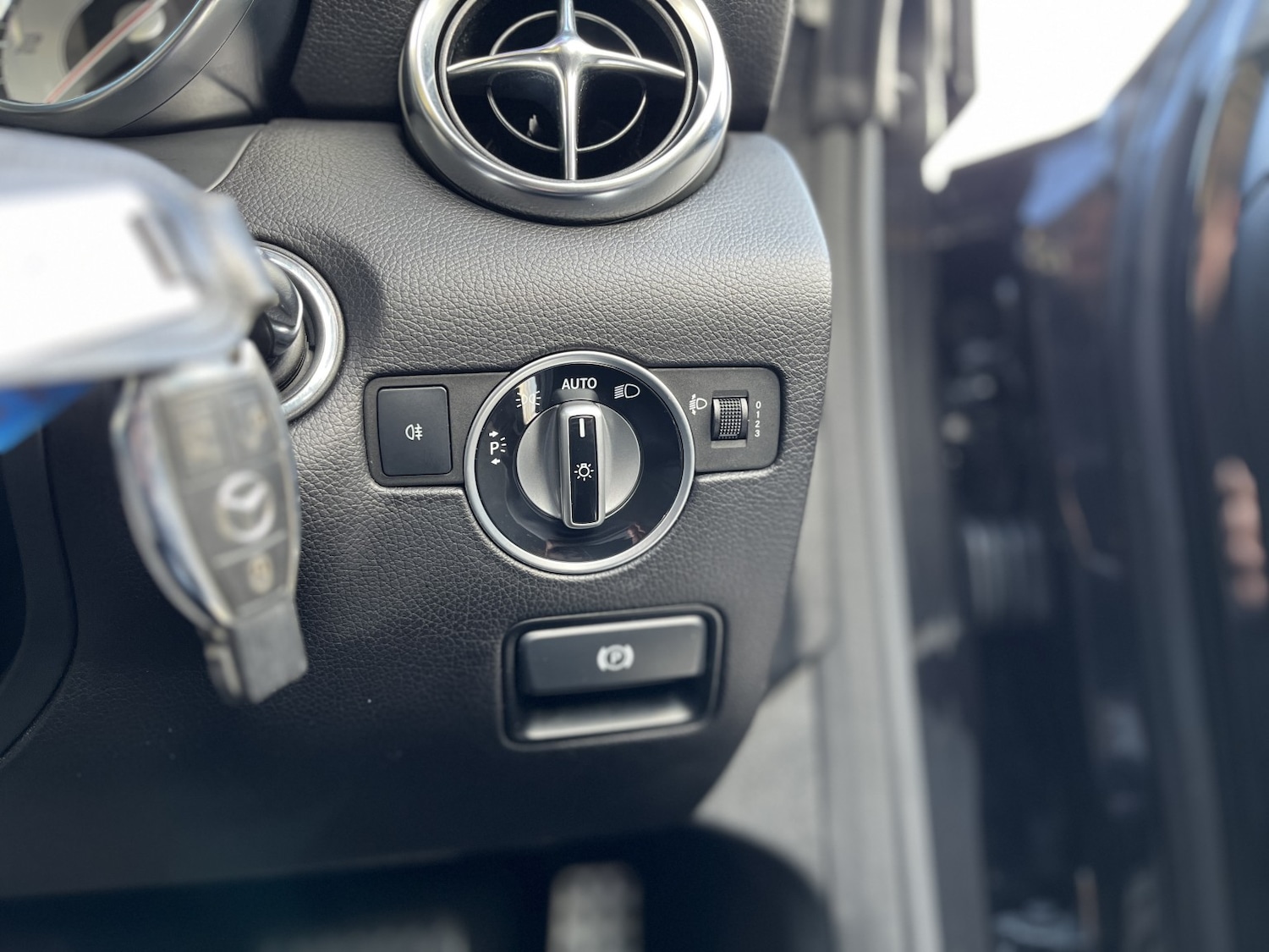 Used Mercedes-Benz SLK 2014 for sale - 76693050: Photo 32