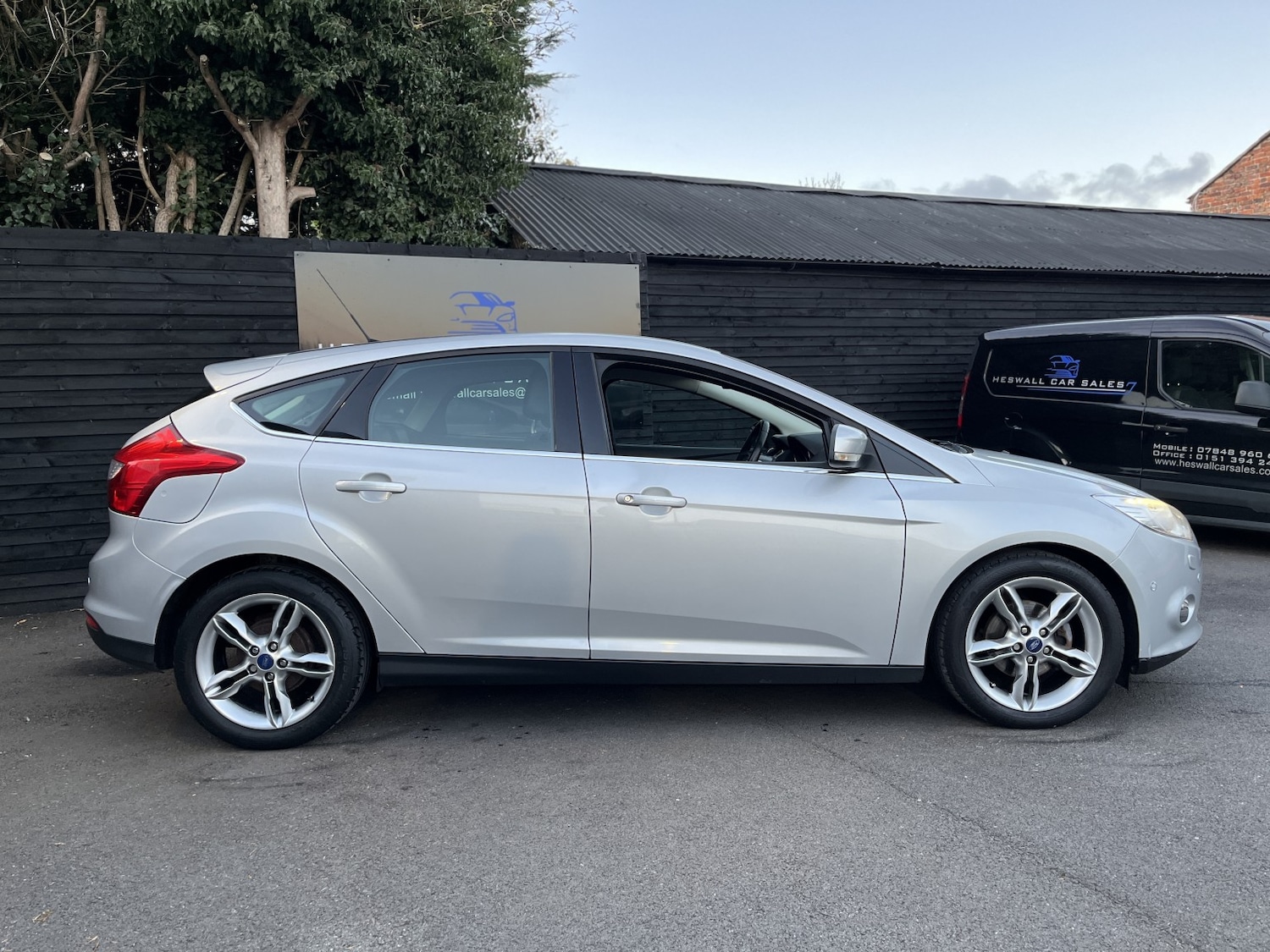 Used Ford Focus 2014 for sale - 76693049: Photo 2