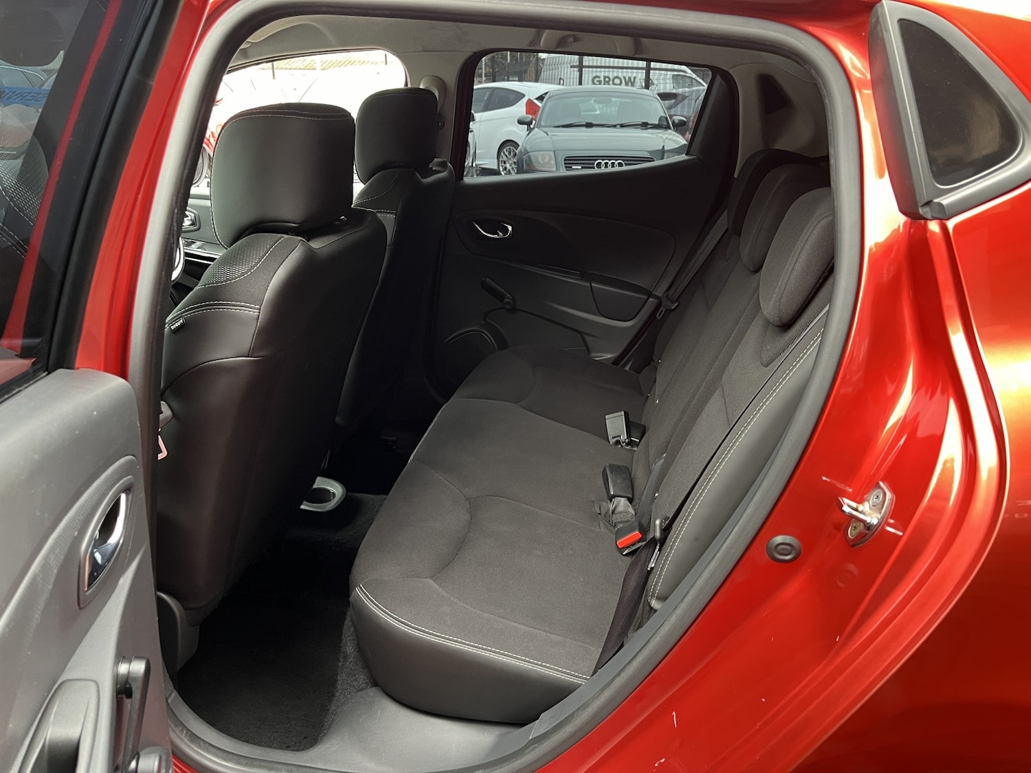 Used Renault Clio 2014 for sale - 76268512: Photo 12