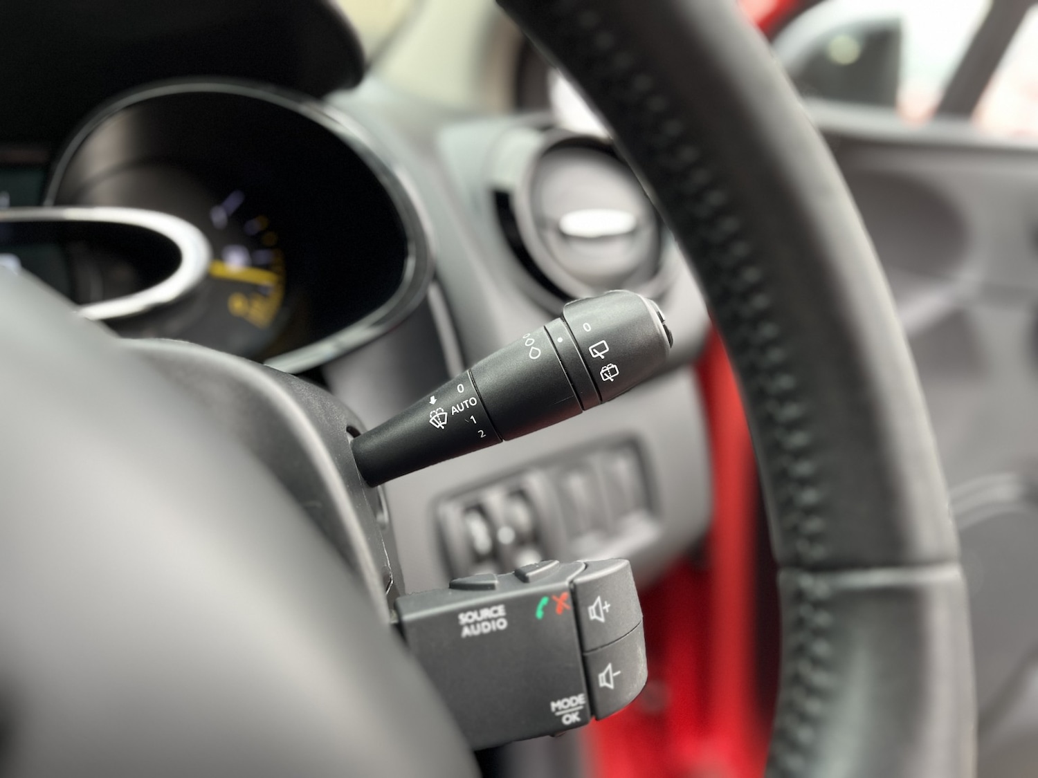 Used Renault Clio 2014 for sale - 76268512: Photo 25