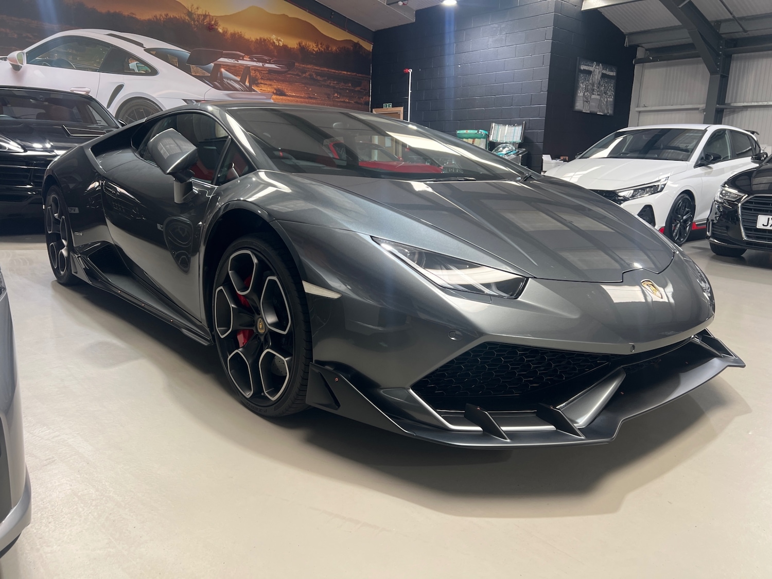 Used Lamborghini Huracan 2018 for sale - 78026060: Photo 2