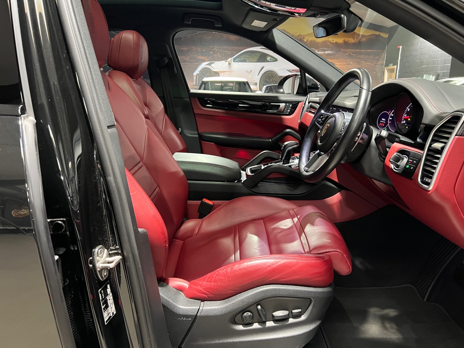 Used Porsche Cayenne 2023 for sale - 77941458: Photo 6