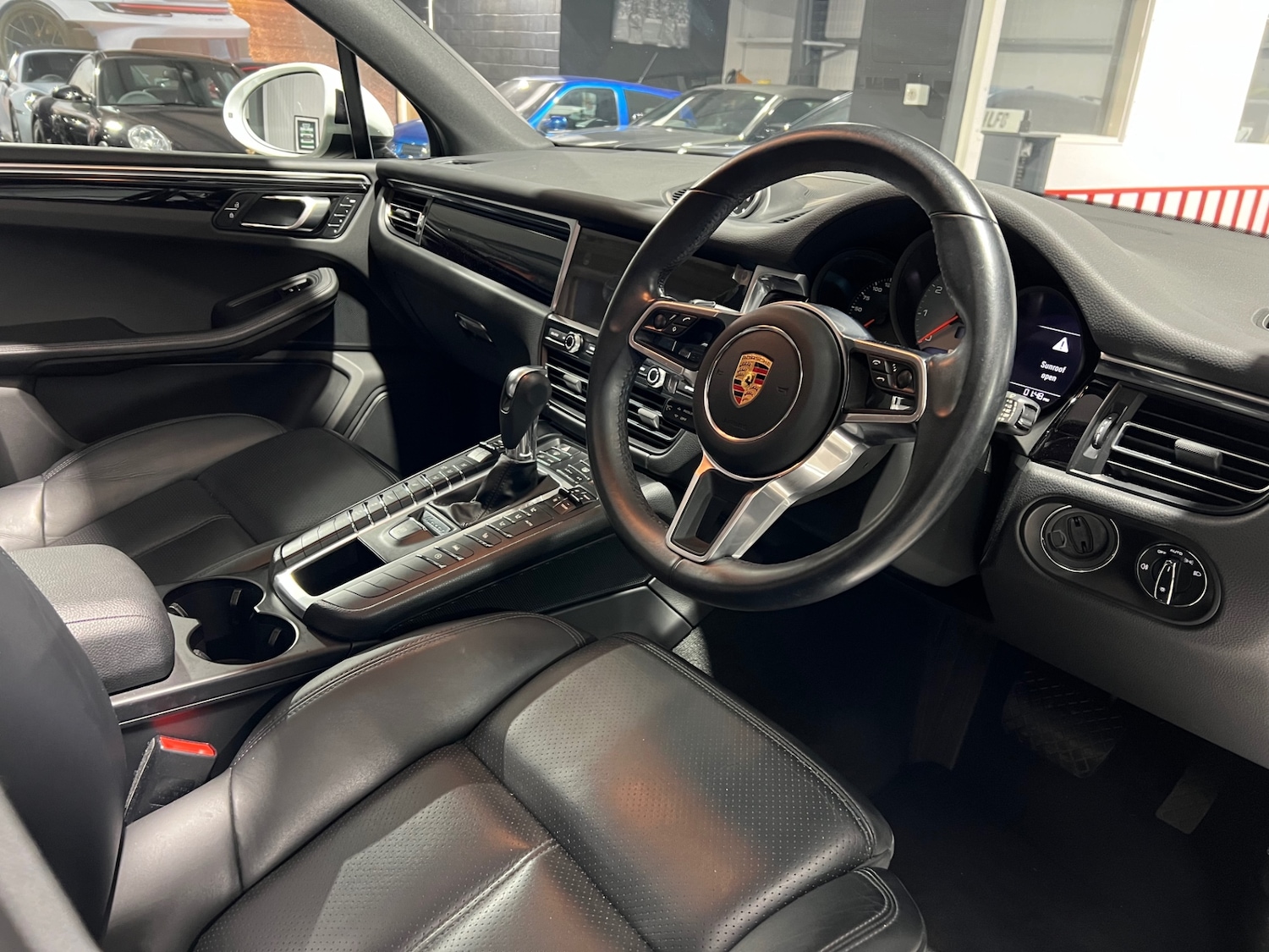 Used Porsche Macan 2020 for sale - 77085462: Photo 11