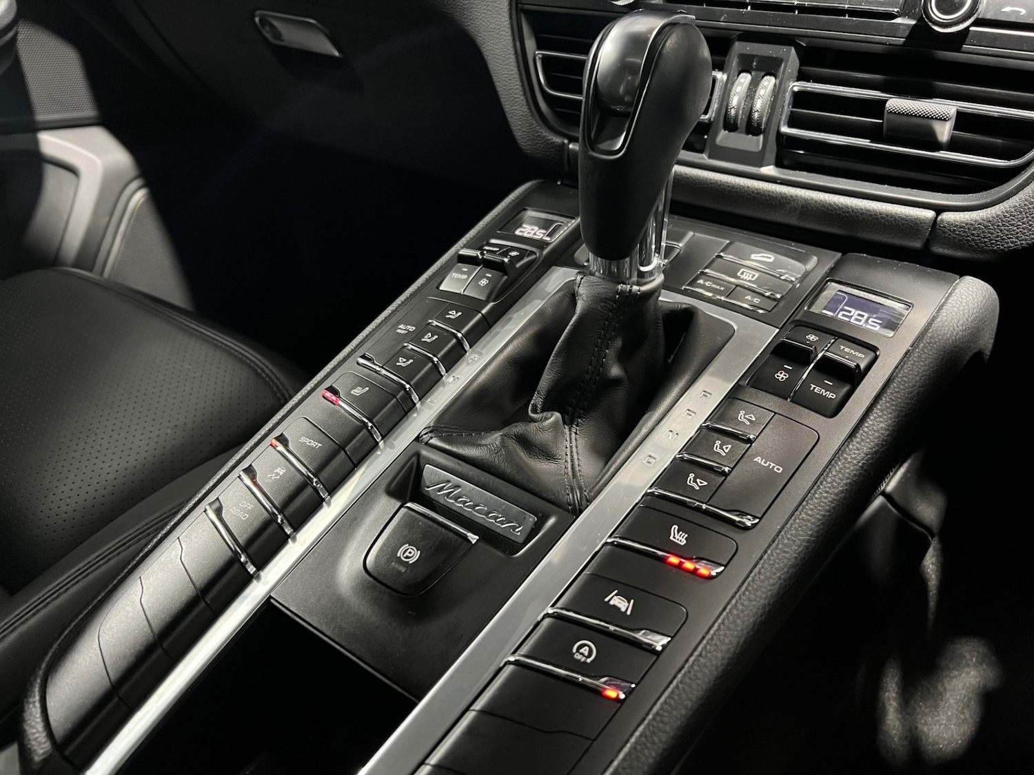 Used Porsche Macan 2020 for sale - 77085462: Photo 18