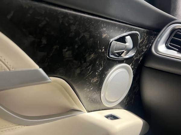 Used Aston Martin DB11 2017 for sale - 73745447: Photo 21
