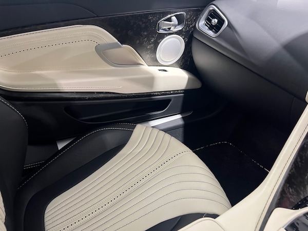 Used Aston Martin DB11 2017 for sale - 73745447: Photo 22