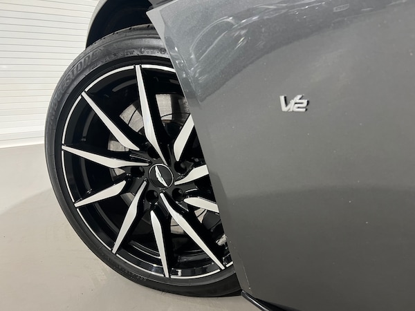 Used Aston Martin DB11 2017 for sale - 73745447: Photo 24
