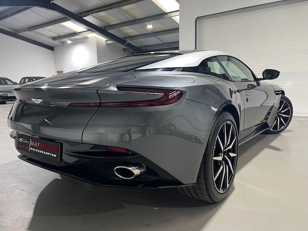 Used Aston Martin DB11 2017 for sale - 73745447: Photo 3