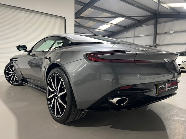 Used Aston Martin DB11 2017 for sale - 73745447: Photo 4