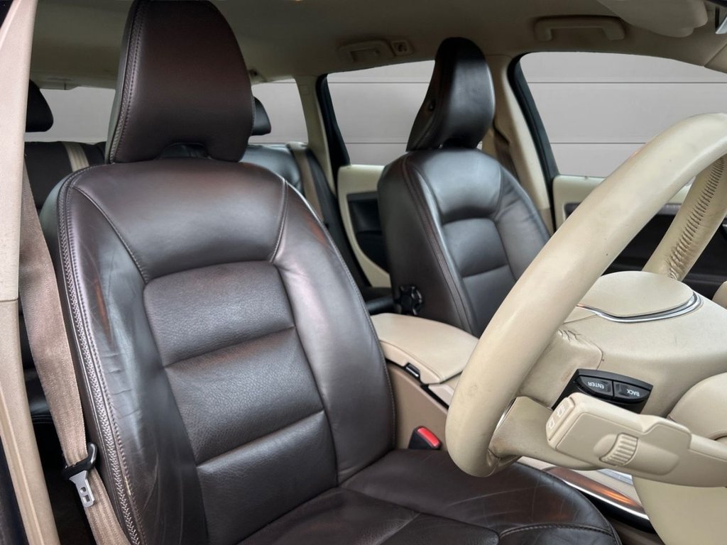 Used Volvo XC70 2011 for sale - 78061925: Photo 10