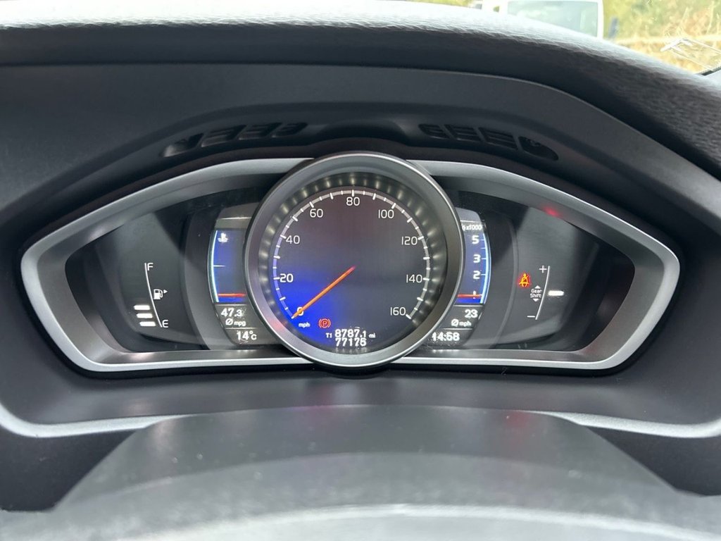 Used Volvo V40 2017 for sale - 76604492: Photo 19