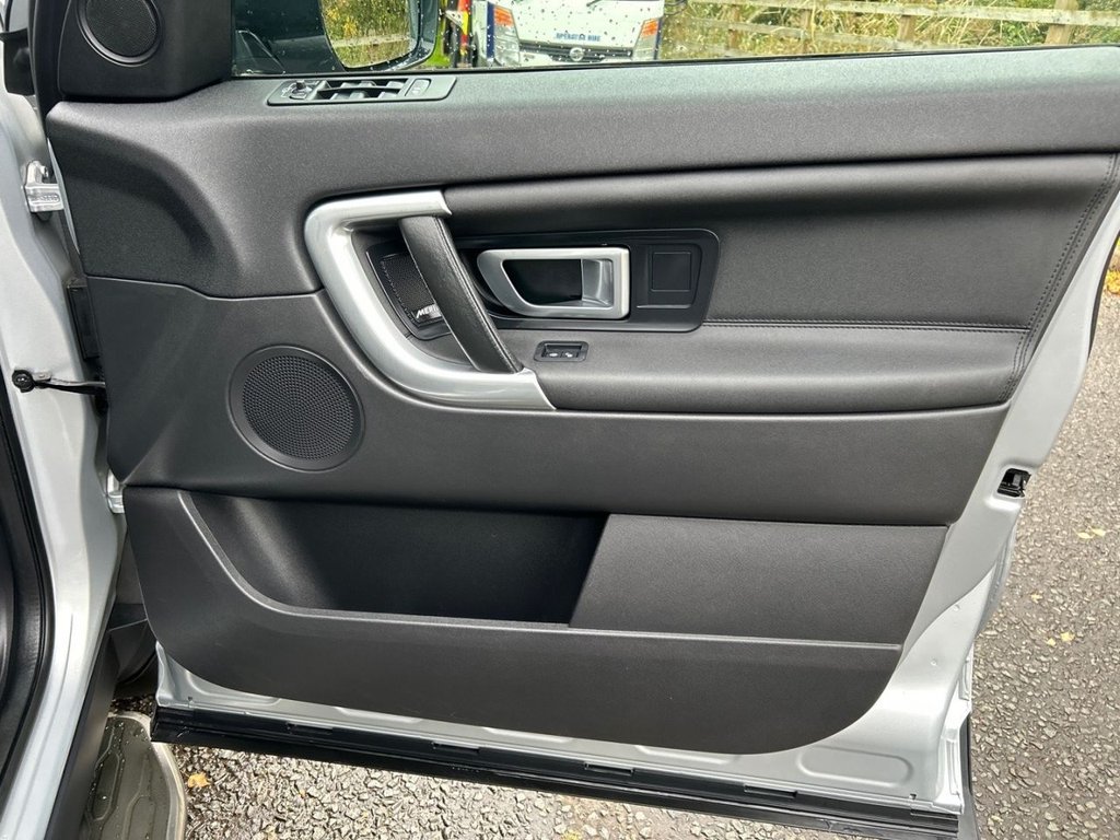 Used Land Rover Discovery Sport 2017 for sale - 76313255: Photo 25