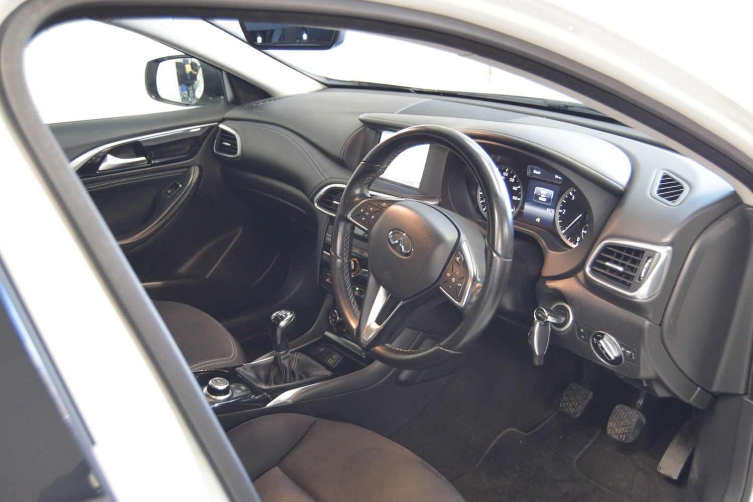 Used Infiniti Q30 2017 for sale - 76407466: Photo 17