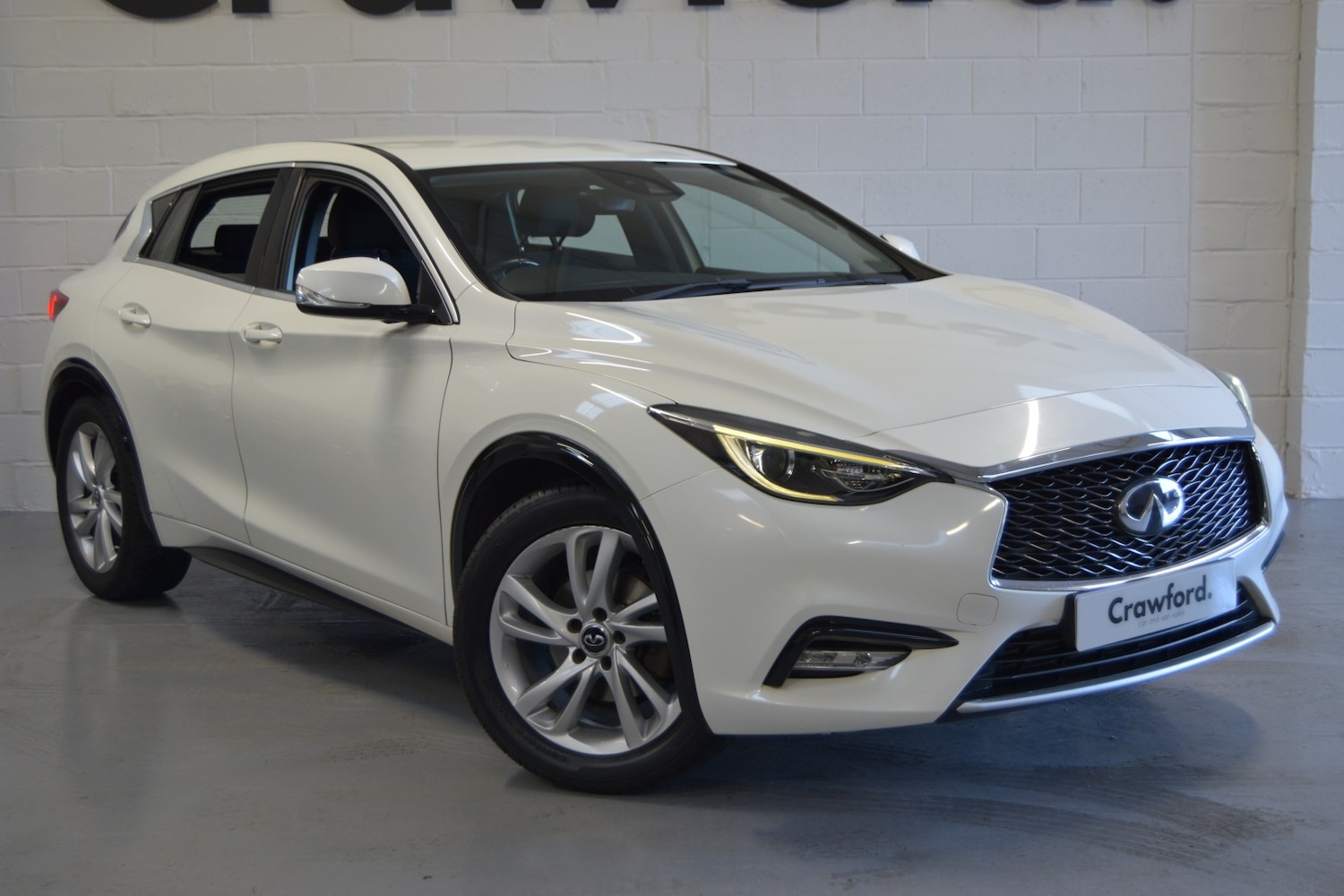 Used Infiniti Q30 2017 for sale - 76407466: Photo 2