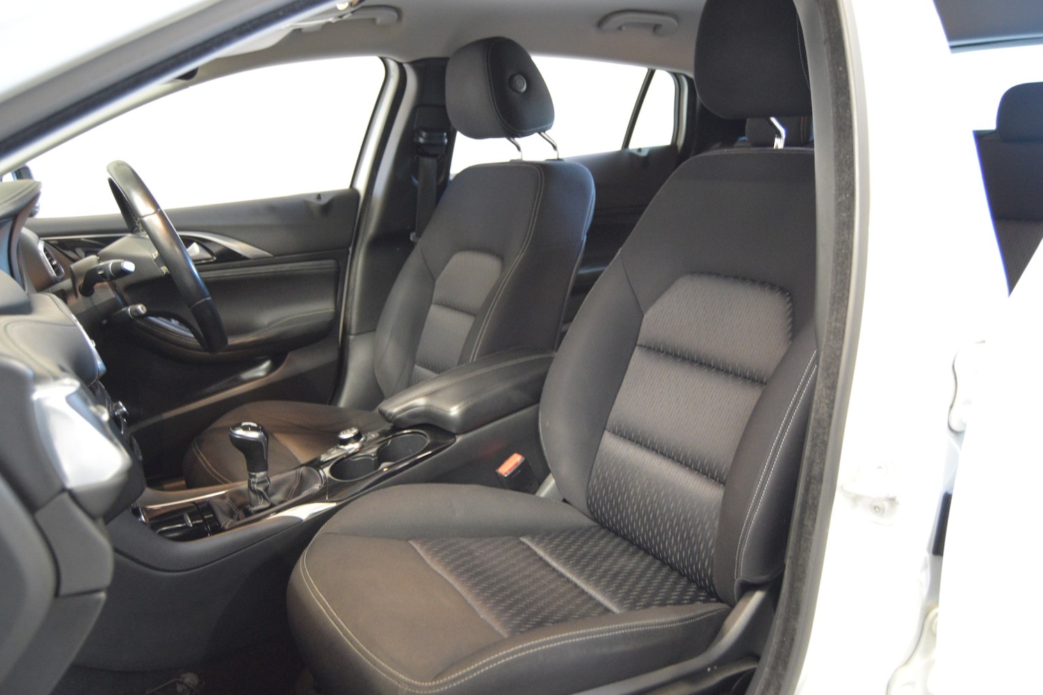 Used Infiniti Q30 2017 for sale - 76407466: Photo 29