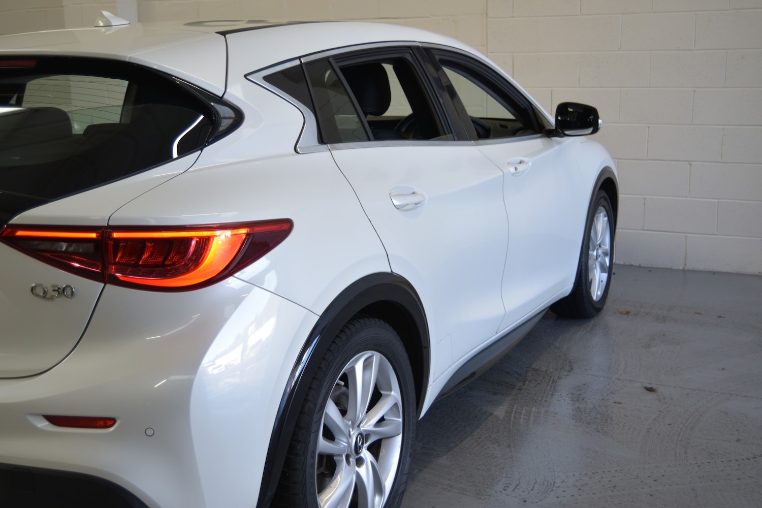 Used Infiniti Q30 2017 for sale - 76407466: Photo 8