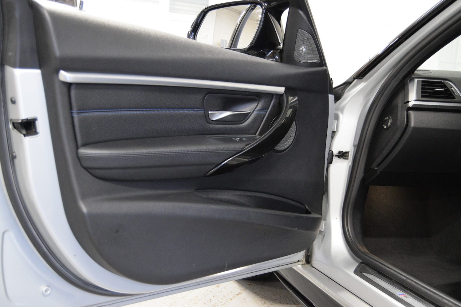 Used BMW 3 Series 2017 for sale - 77154398: Photo 27