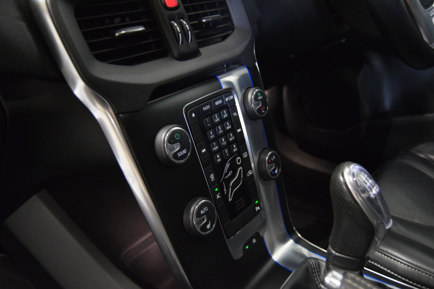 Used Volvo V40 2013 for sale - 76476968: Photo 24