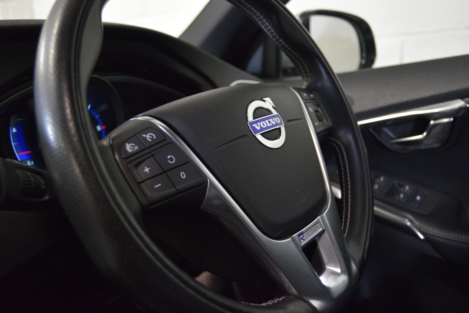 Used Volvo V40 2013 for sale - 76476968: Photo 25