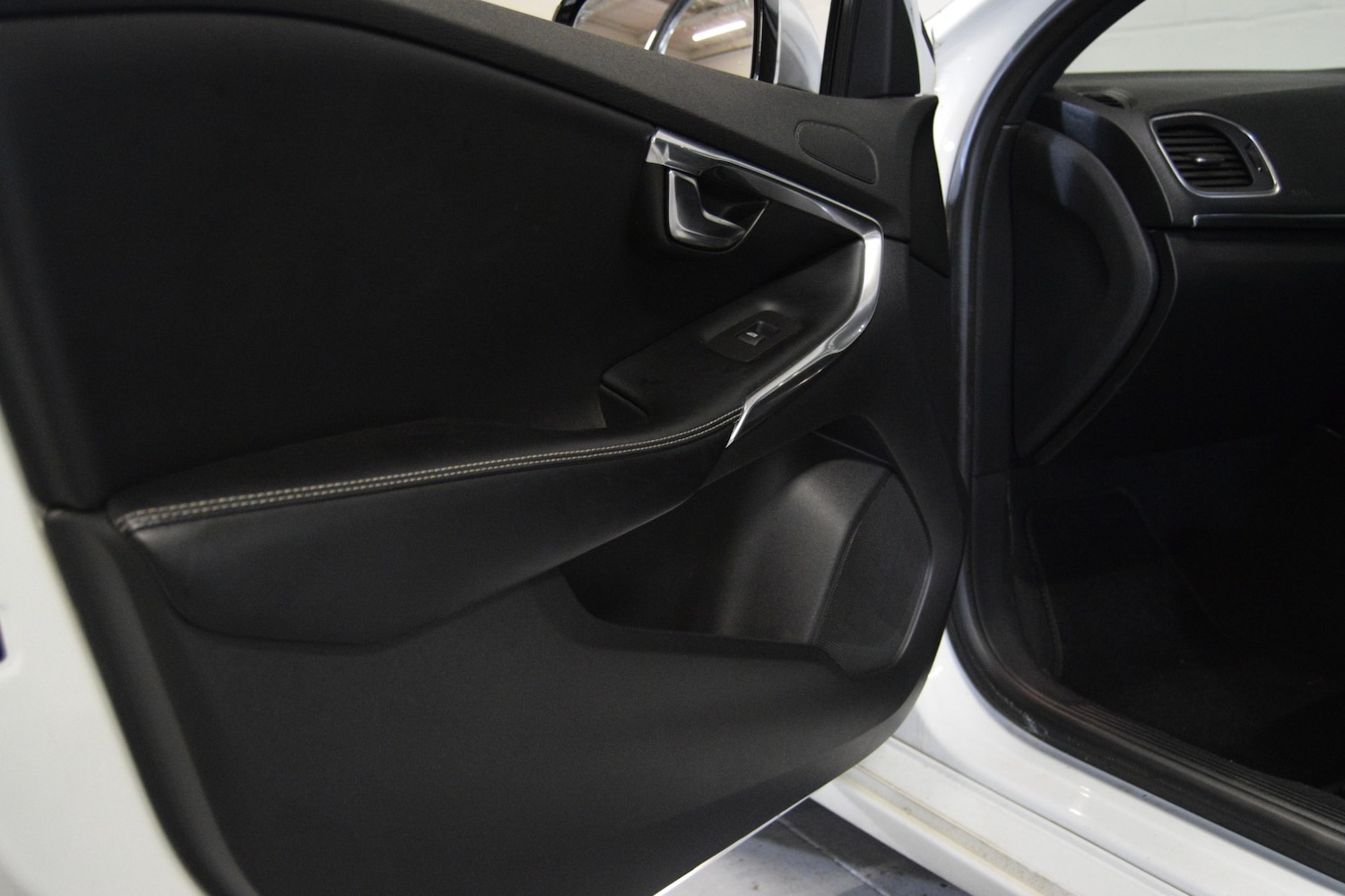 Used Volvo V40 2013 for sale - 76476968: Photo 26