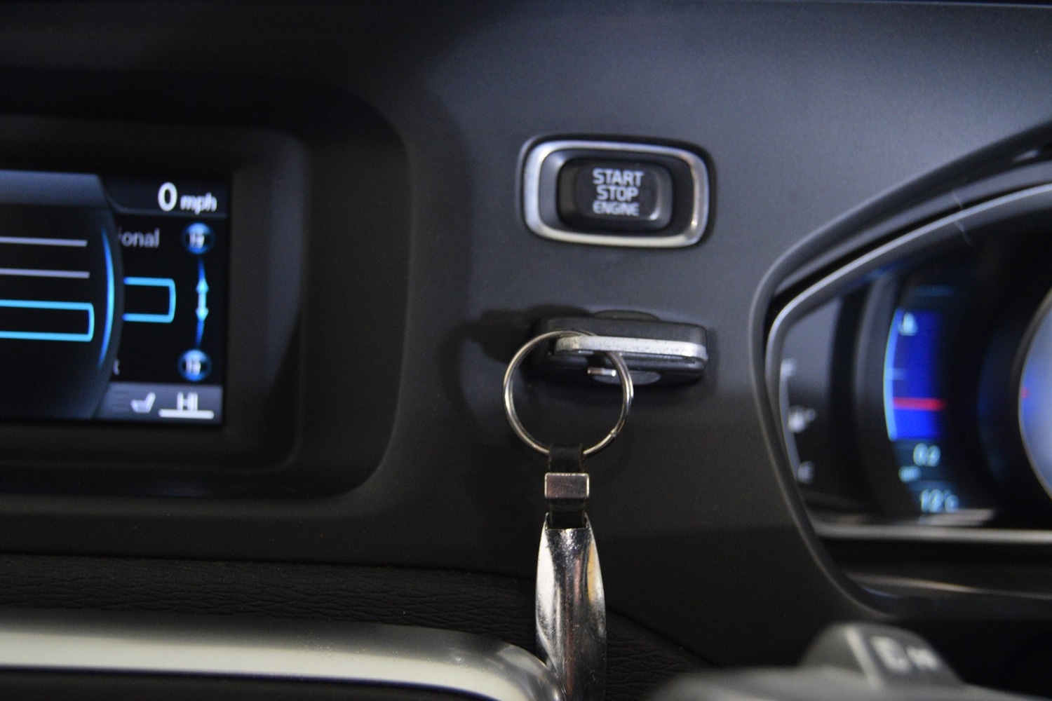 Used Volvo V40 2013 for sale - 76476968: Photo 31