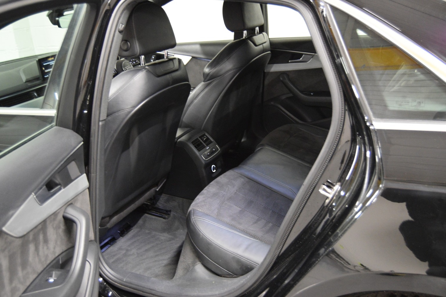 Used Audi A4 2018 for sale - 76931451: Photo 11