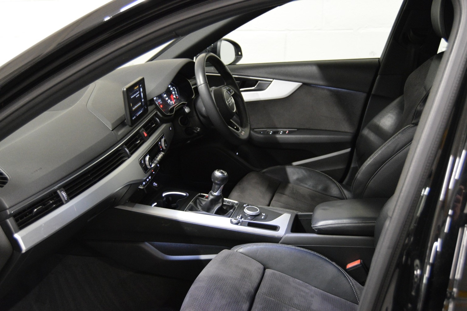 Used Audi A4 2018 for sale - 76931451: Photo 9