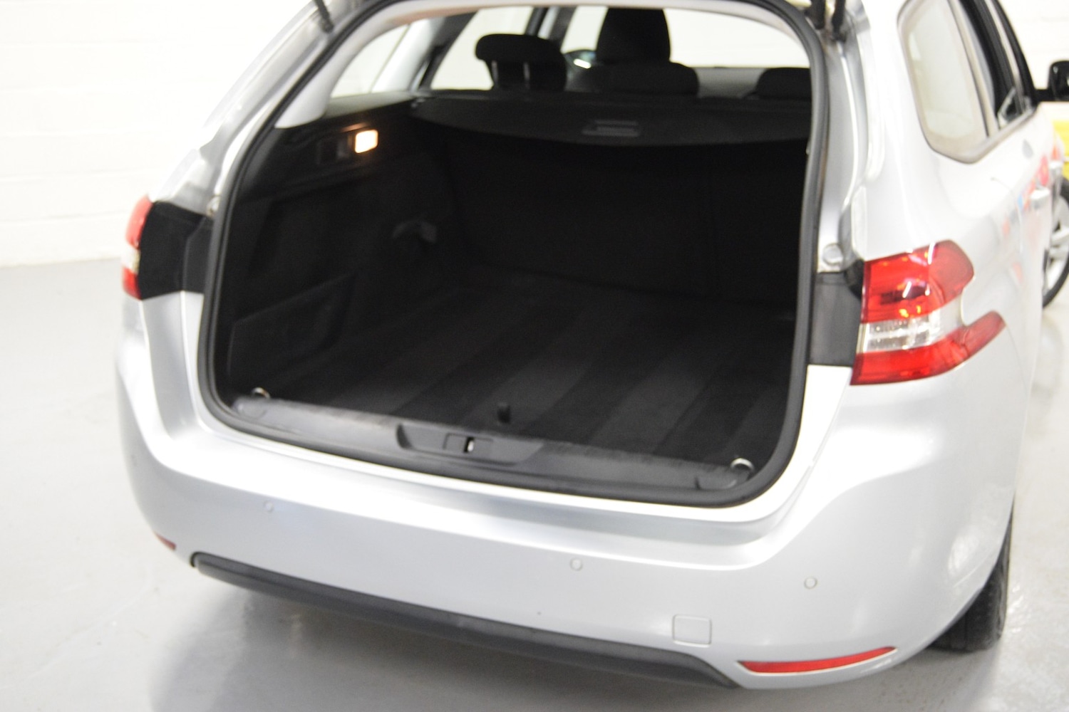 Used Peugeot 308 2015 for sale - 77303597: Photo 16