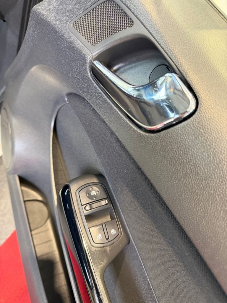 Used Vauxhall Corsa 2013 for sale - 78180932: Photo 20