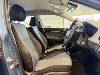 Used Hyundai i20 2017 for sale - 79385467: Photo