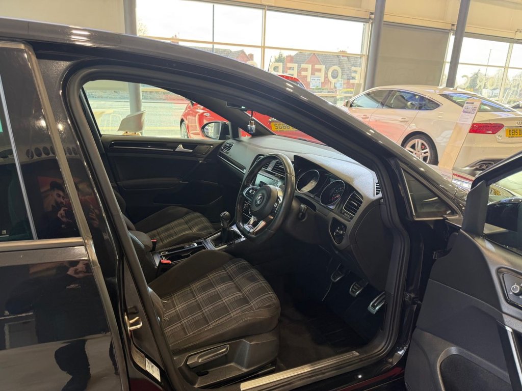 Used Volkswagen Golf 2015 for sale - 78181000: Photo 18