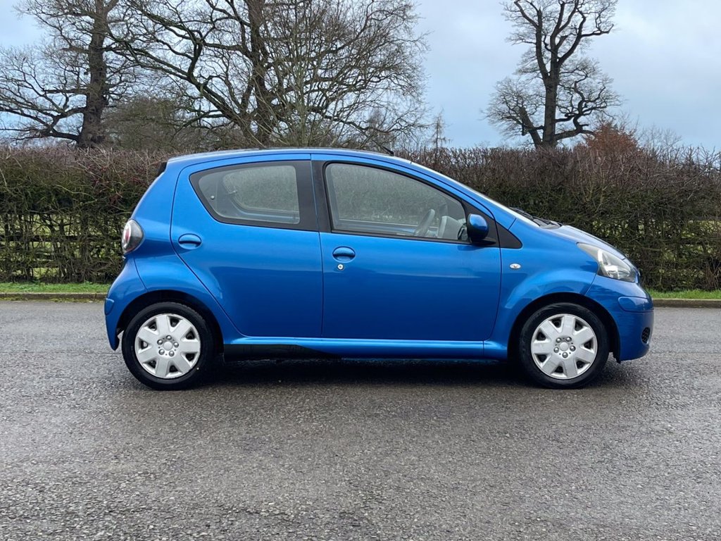 Used Toyota AYGO 2010 for sale - 77355615: Photo 2