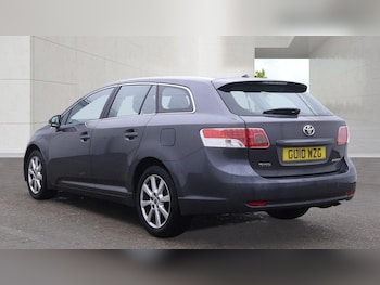 Used Toyota Avensis 2010 for sale - 79316170: Photo