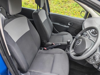 Used Renault Clio 2010 for sale - 76571100: Photo