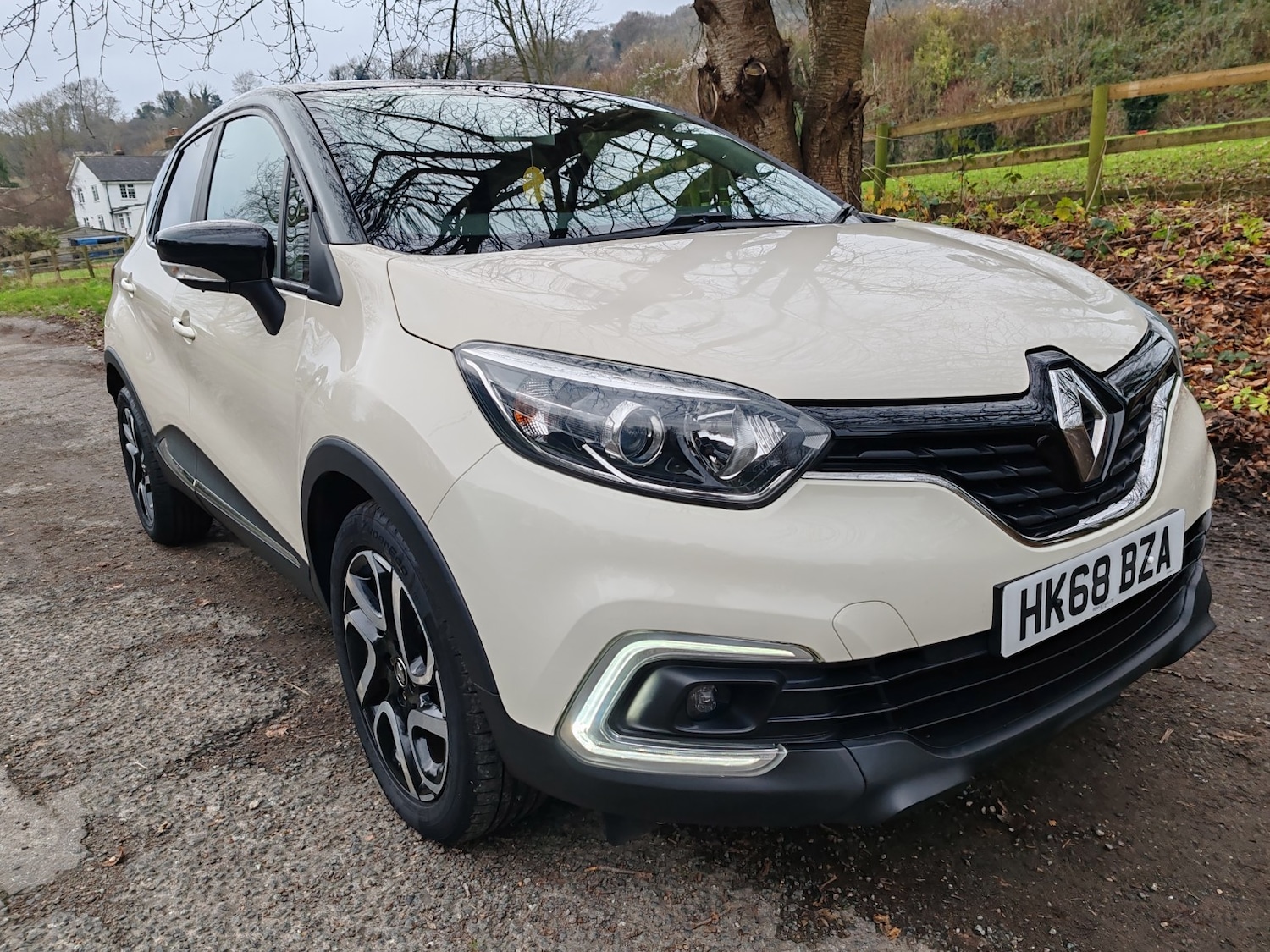 Used Renault Captur 2019 for sale - 76951045: Photo 1