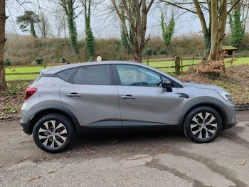Used Renault Captur 2023 for sale - 77921319: Photo