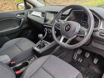 Used Renault Captur 2023 for sale - 77921319: Photo