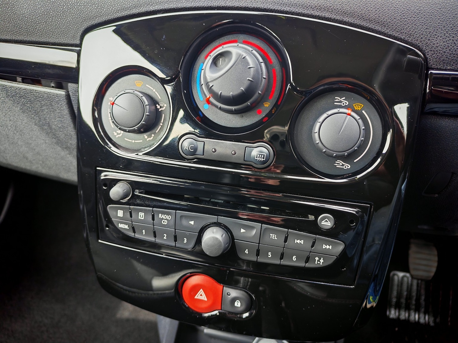 Used Renault Clio 2012 for sale - 78031749: Photo 23