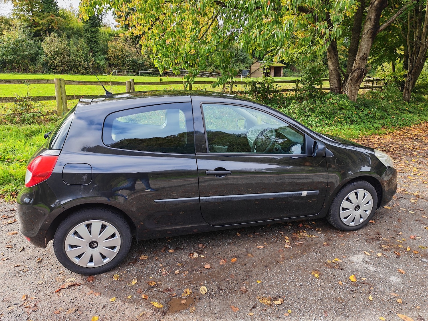 Used Renault Clio 2009 for sale - 76455515: Photo 2