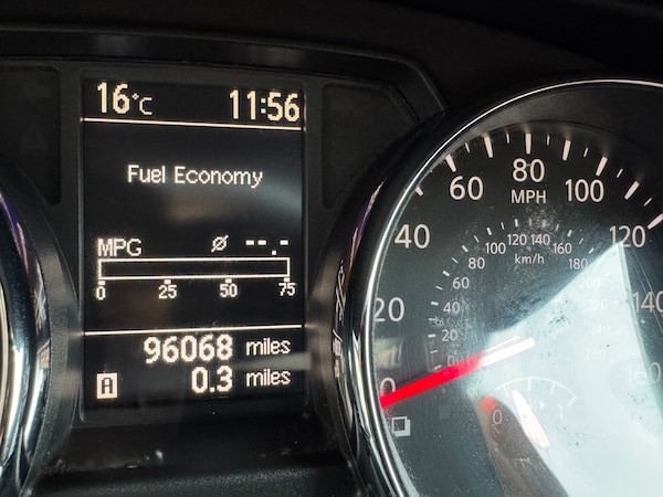 Used Nissan Qashqai+2 2010 for sale - 76237302: Photo 19