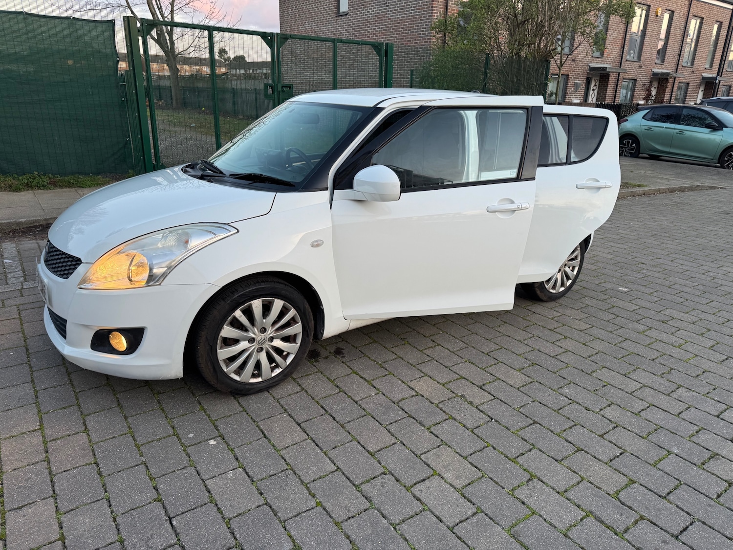 Used Suzuki Swift 2012 for sale - 77838056: Photo 10