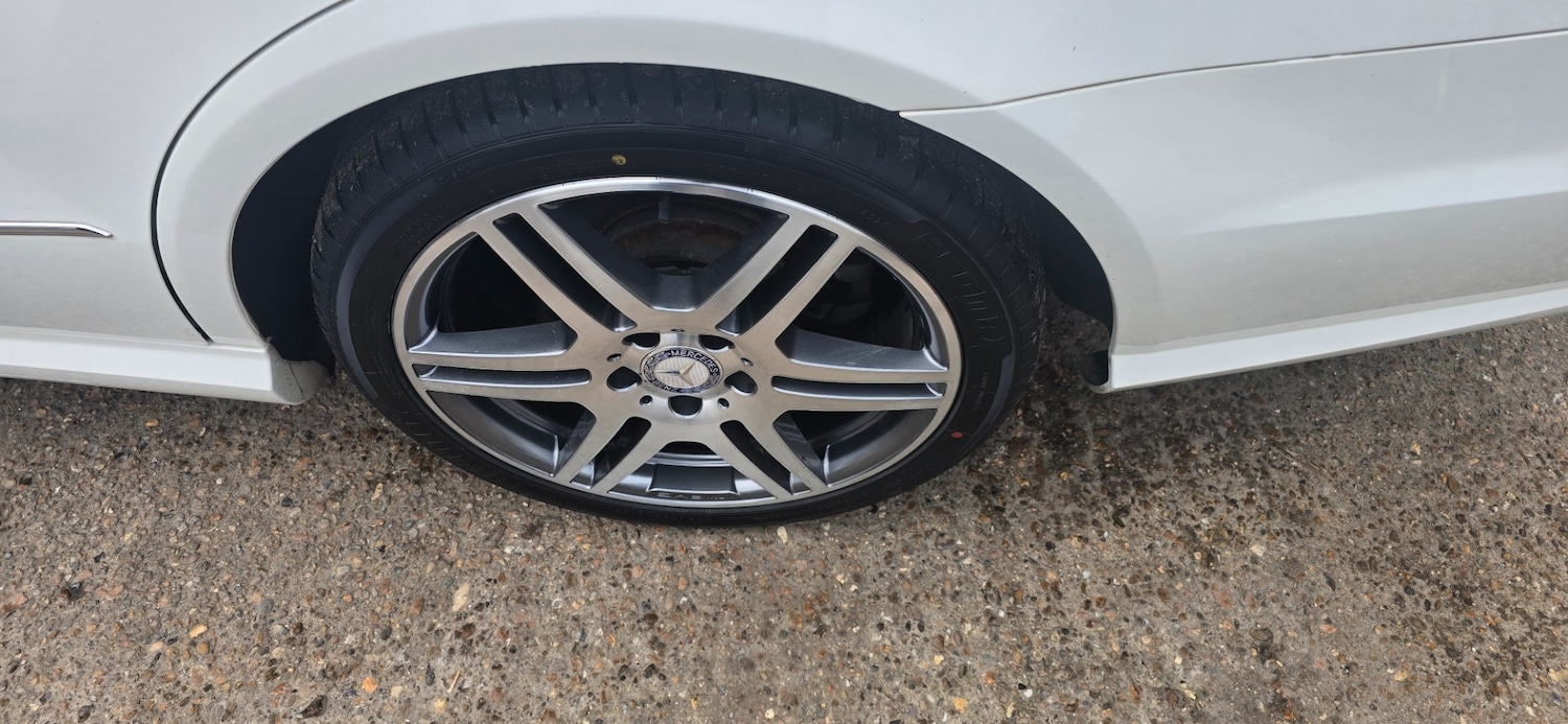 Used Mercedes-Benz E Class 2012 for sale - 76696292: Photo 16