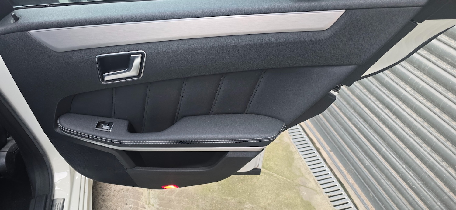 Used Mercedes-Benz E Class 2012 for sale - 76696292: Photo 28