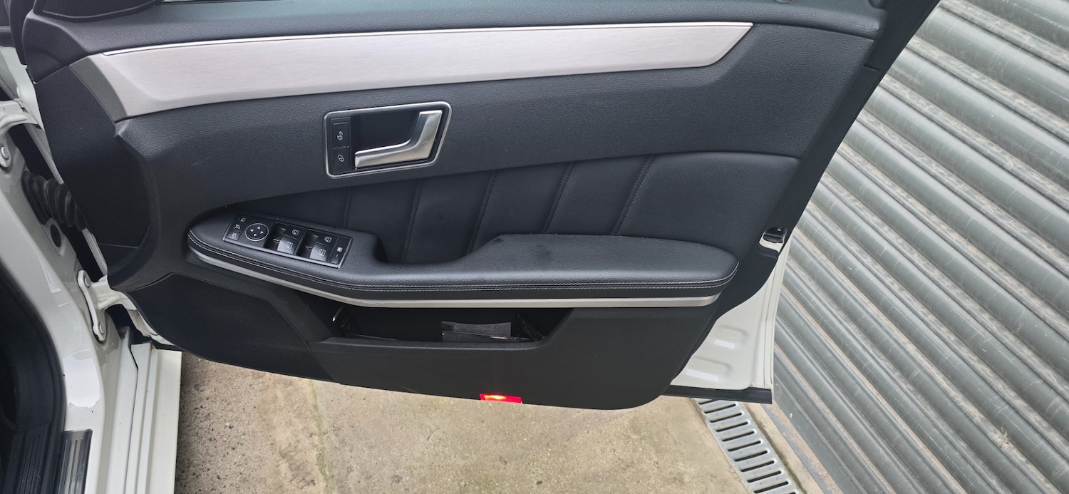 Used Mercedes-Benz E Class 2012 for sale - 76696292: Photo 29